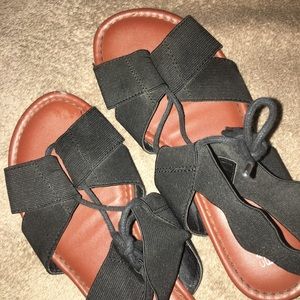Black ankle sandals size 7